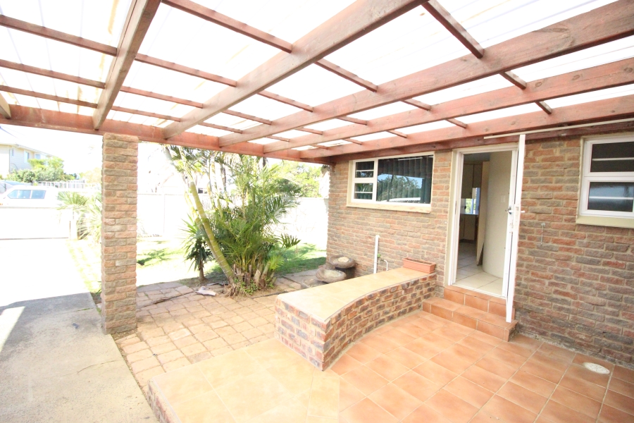 To Let 3 Bedroom Property for Rent in Kidds Beach Eastern Cape